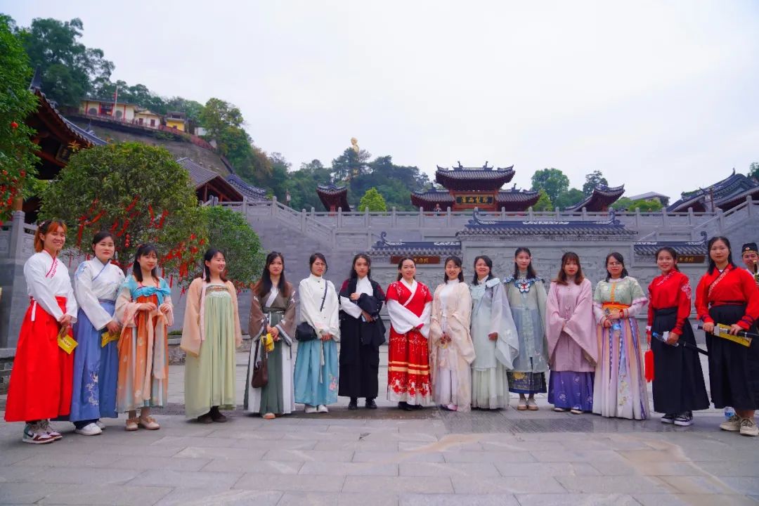 團青關(guān)注丨遇見春天，浪漫與你