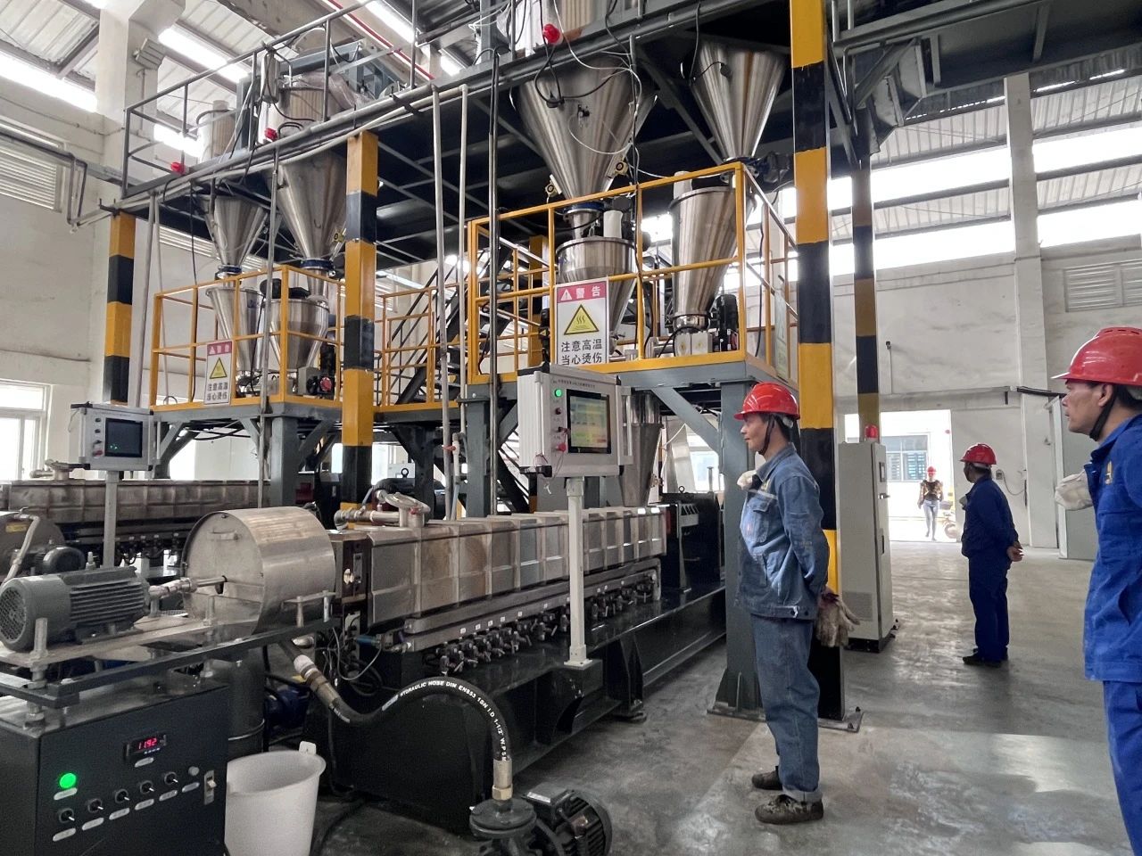 華遠公司3000噸阻燃母粒項目試產成功！銻產業(yè)鏈高端化邁出關鍵一步
